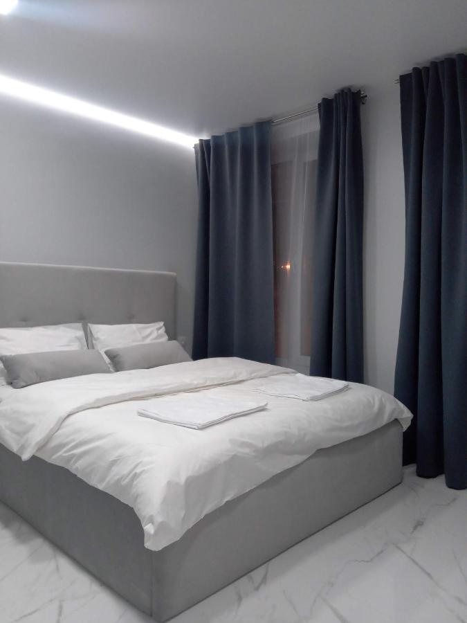 Pure Apartments Vip 4 Lviv Bagian luar foto