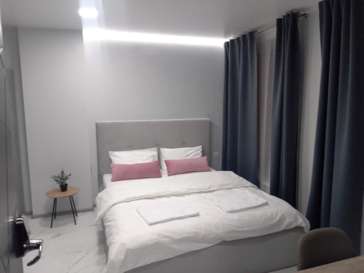 Pure Apartments Vip 4 Lviv Bagian luar foto