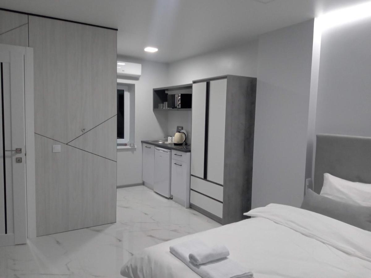 Pure Apartments Vip 4 Lviv Bagian luar foto