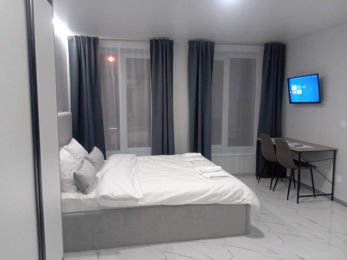 Pure Apartments Vip 4 Lviv Bagian luar foto